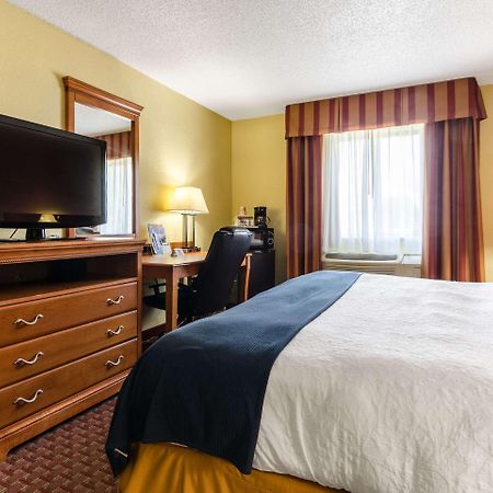 Rodeway Inn & Suites Jacksonville Near Camp Lejeune Buitenkant foto