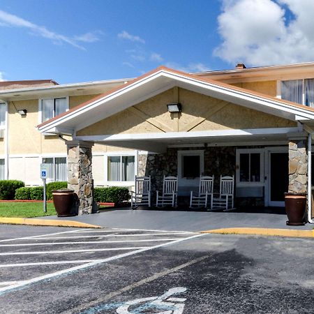 Rodeway Inn & Suites Jacksonville Near Camp Lejeune Buitenkant foto