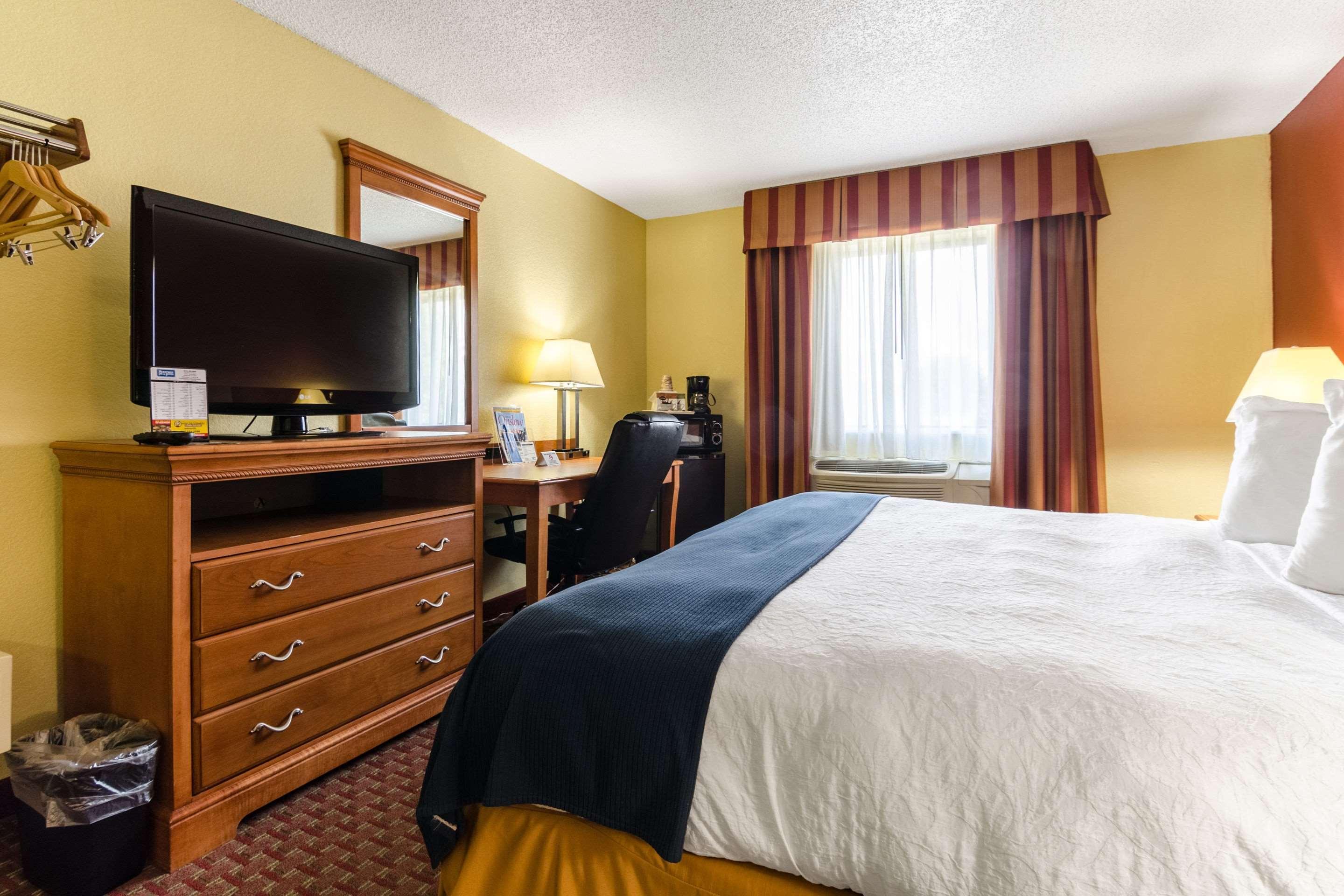 Rodeway Inn & Suites Jacksonville Near Camp Lejeune Buitenkant foto