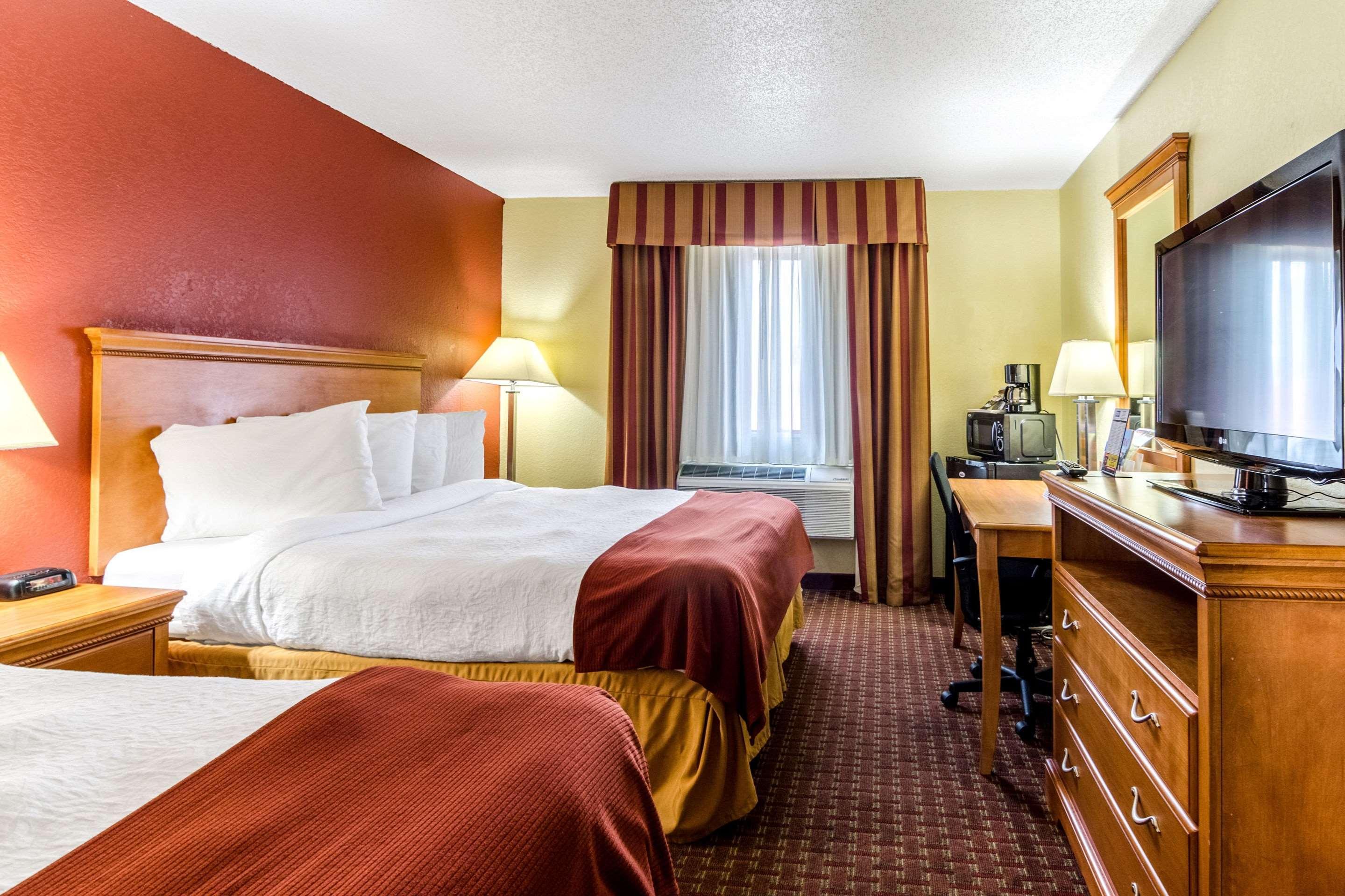 Rodeway Inn & Suites Jacksonville Near Camp Lejeune Buitenkant foto