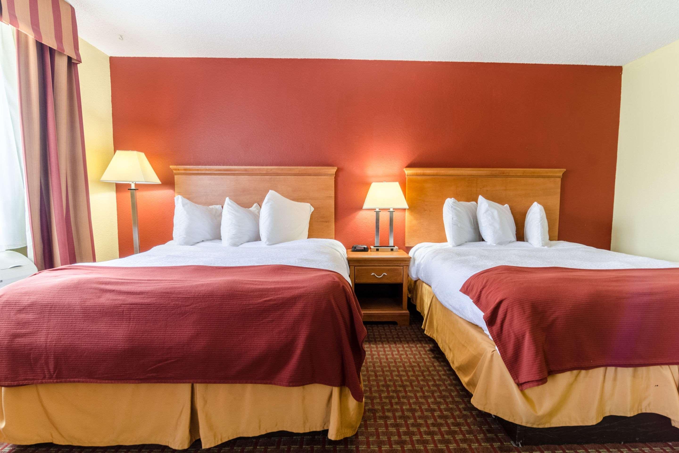 Rodeway Inn & Suites Jacksonville Near Camp Lejeune Buitenkant foto