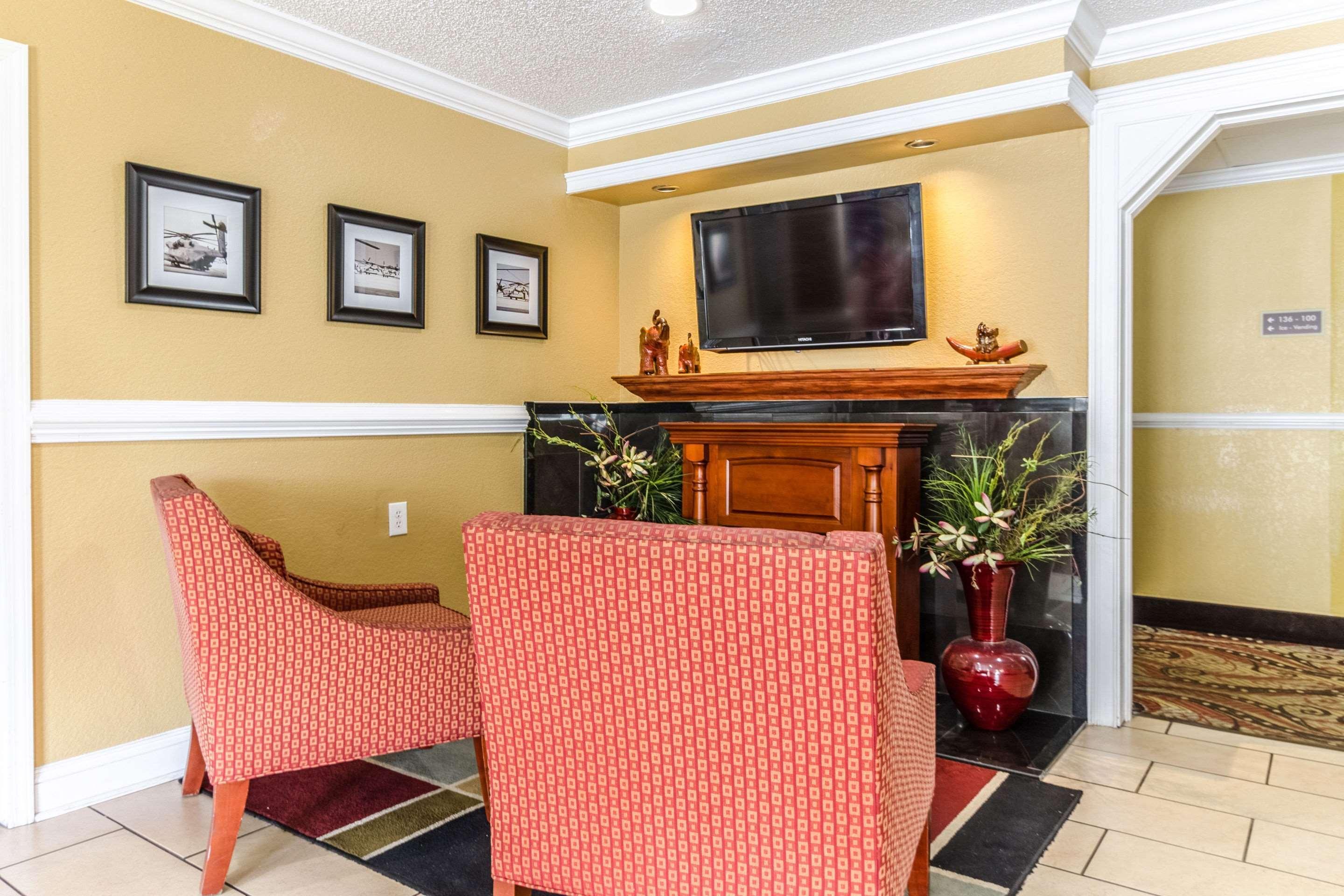 Rodeway Inn & Suites Jacksonville Near Camp Lejeune Buitenkant foto