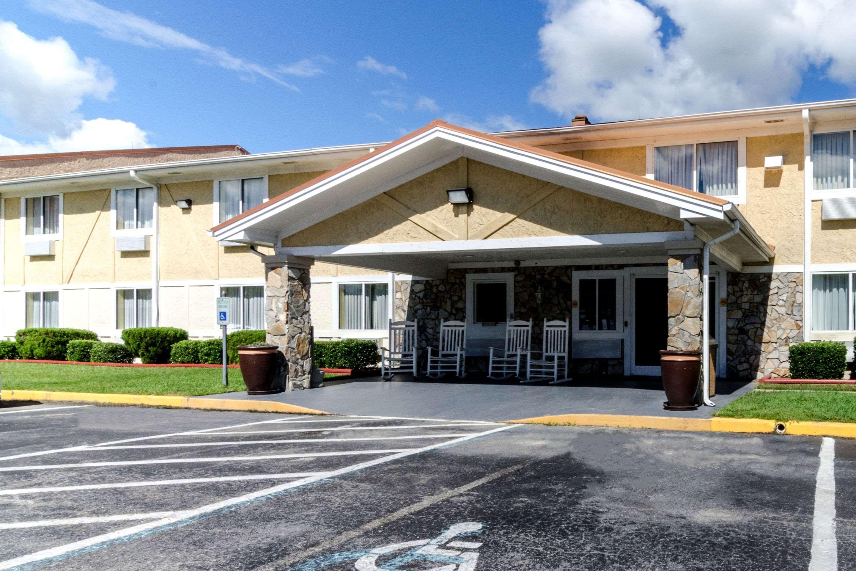 Rodeway Inn & Suites Jacksonville Near Camp Lejeune Buitenkant foto