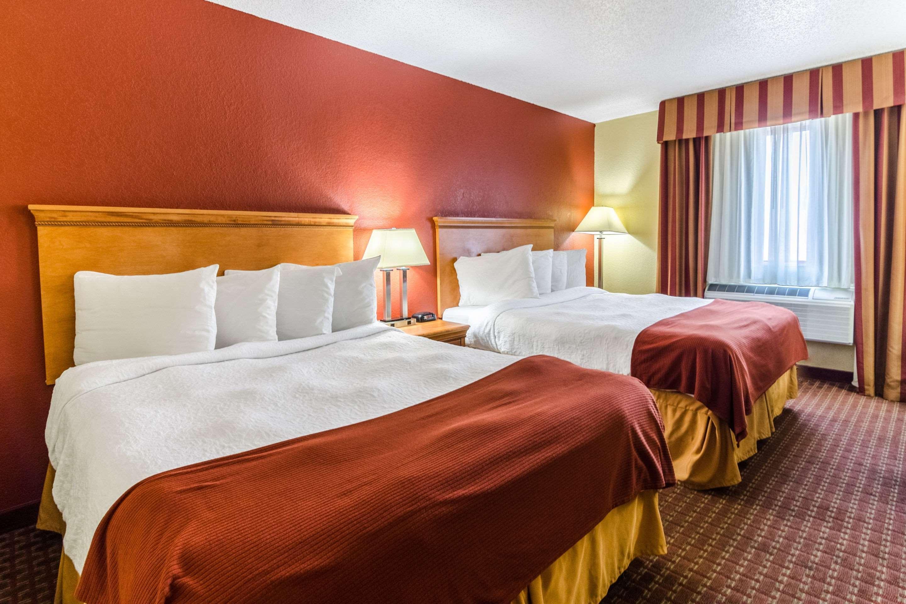 Rodeway Inn & Suites Jacksonville Near Camp Lejeune Buitenkant foto