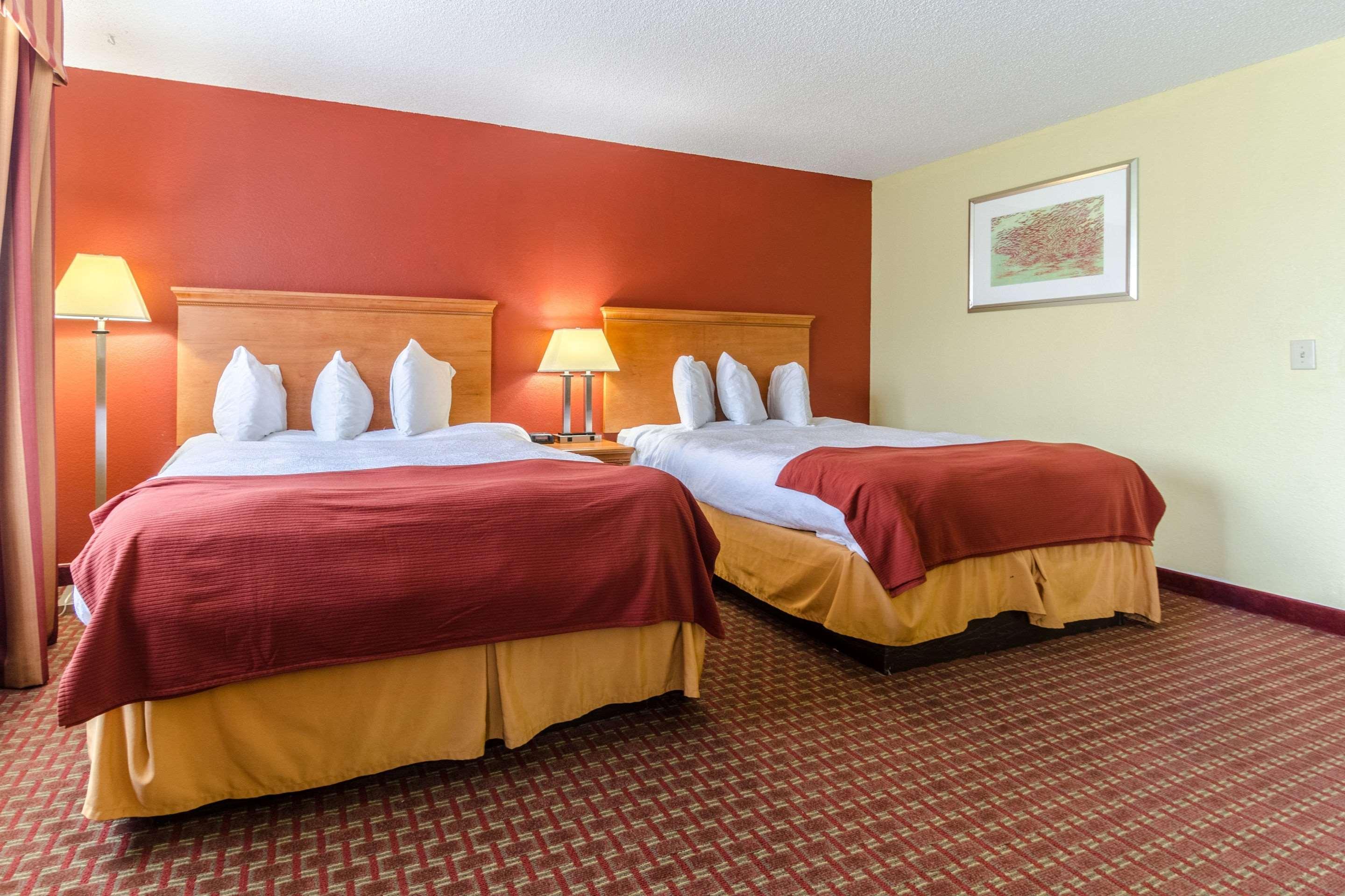 Rodeway Inn & Suites Jacksonville Near Camp Lejeune Buitenkant foto