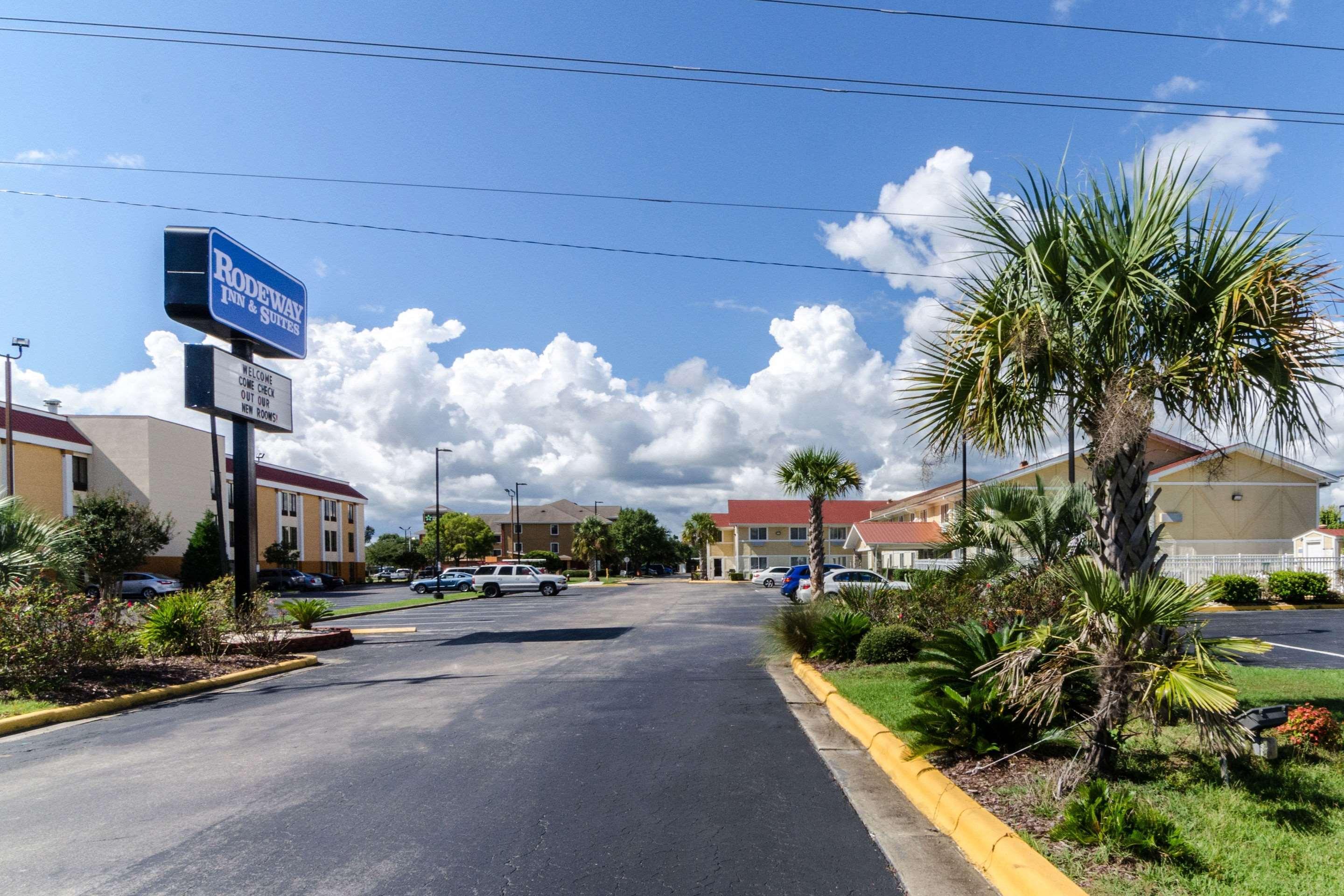 Rodeway Inn & Suites Jacksonville Near Camp Lejeune Buitenkant foto