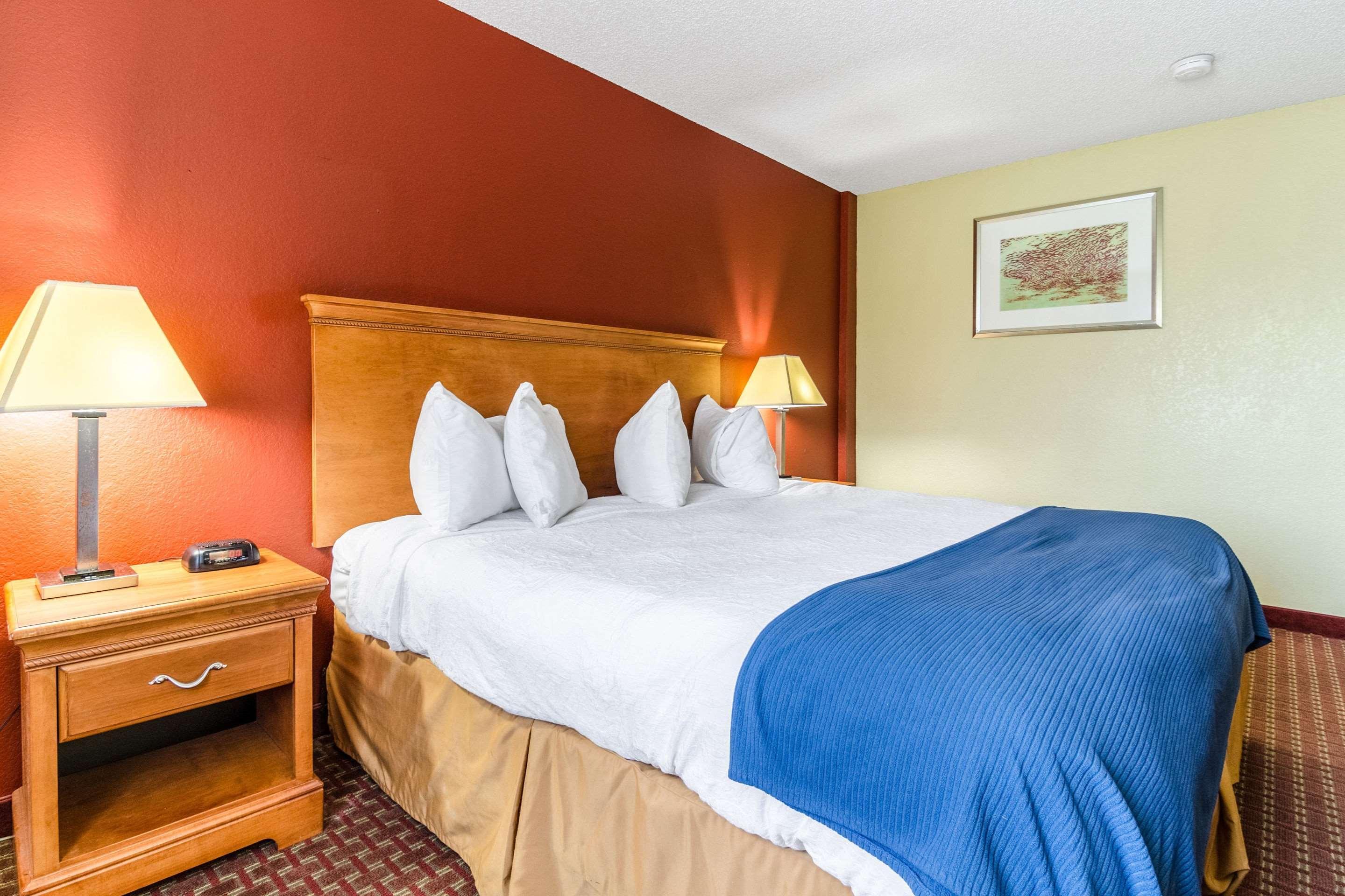 Rodeway Inn & Suites Jacksonville Near Camp Lejeune Buitenkant foto