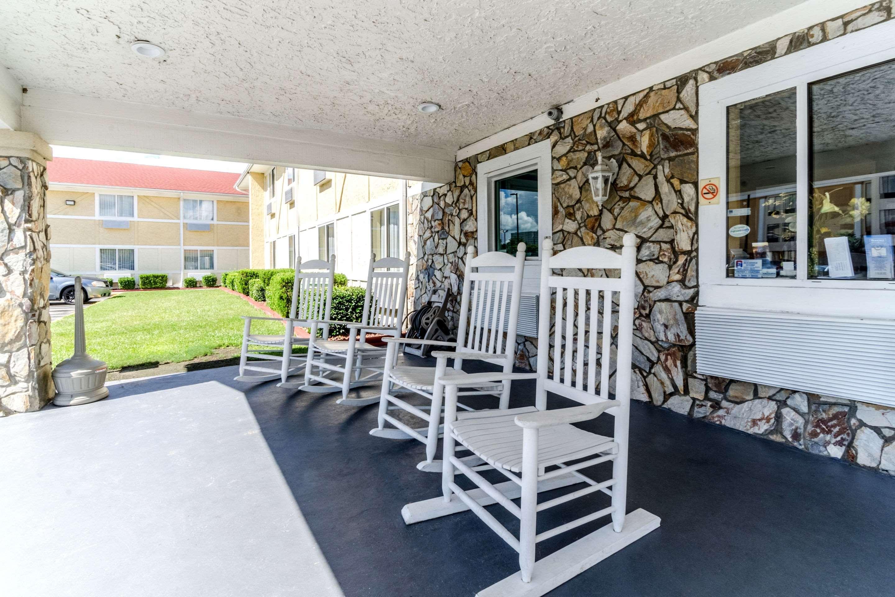 Rodeway Inn & Suites Jacksonville Near Camp Lejeune Buitenkant foto