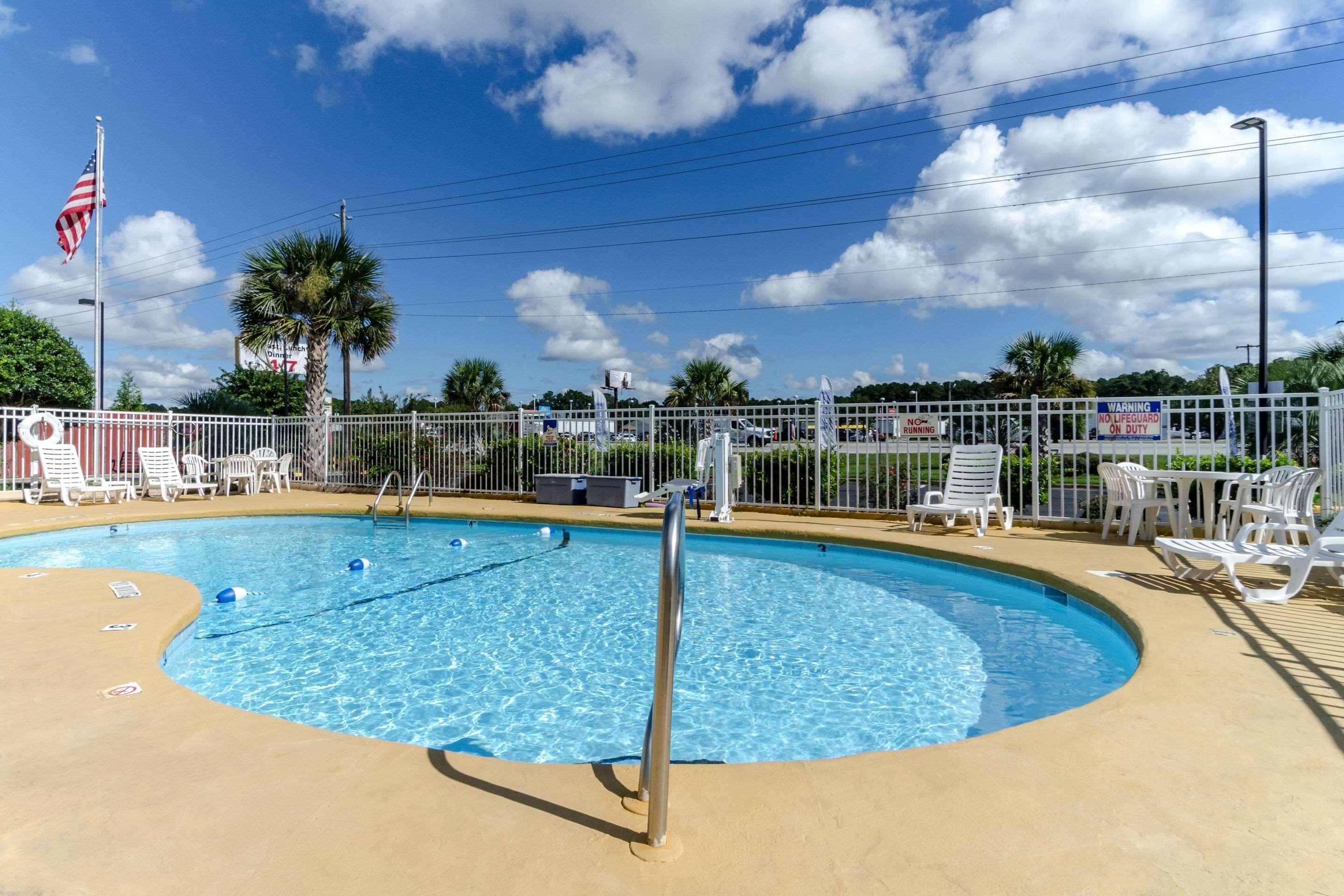 Rodeway Inn & Suites Jacksonville Near Camp Lejeune Buitenkant foto