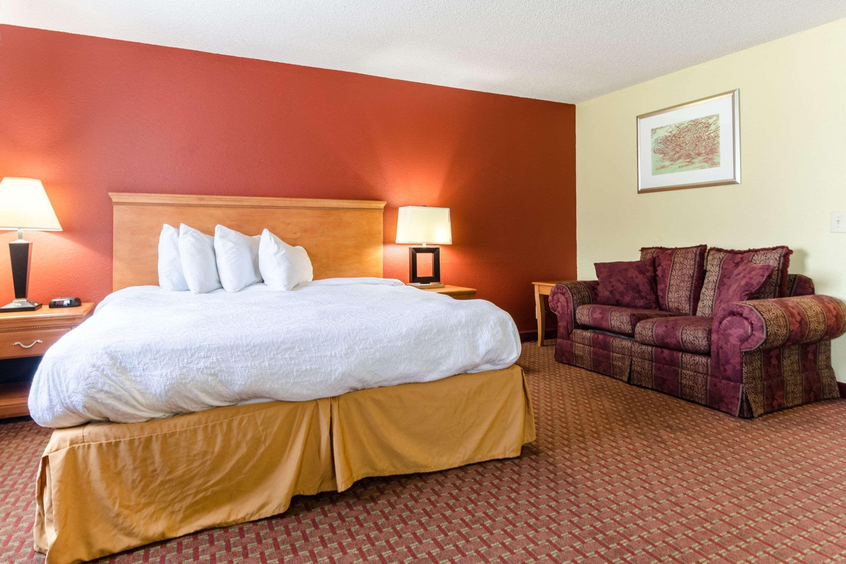 Rodeway Inn & Suites Jacksonville Near Camp Lejeune Buitenkant foto