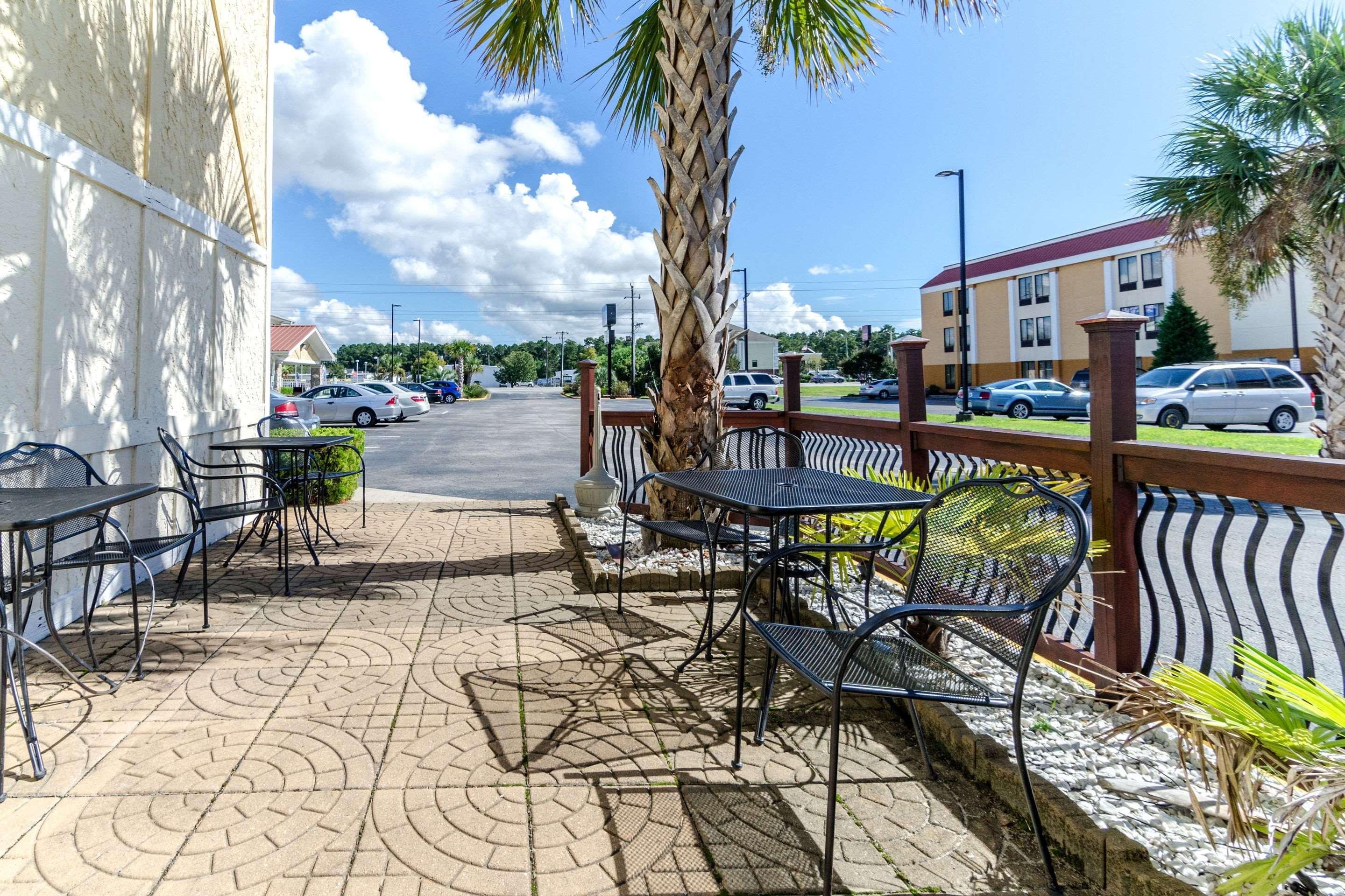 Rodeway Inn & Suites Jacksonville Near Camp Lejeune Buitenkant foto