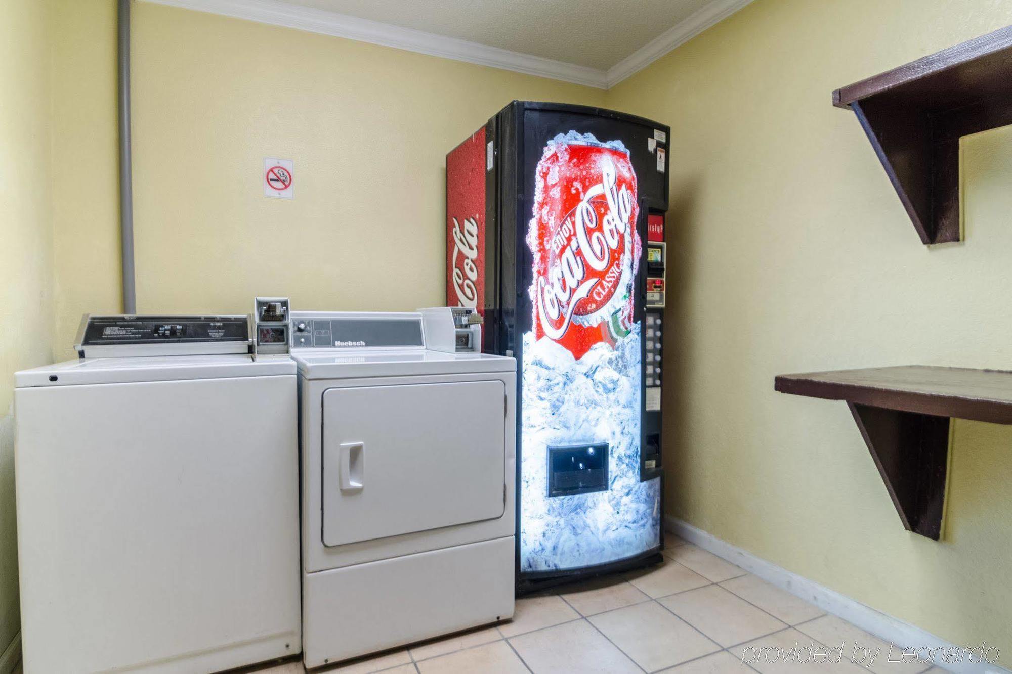 Rodeway Inn & Suites Jacksonville Near Camp Lejeune Buitenkant foto